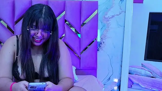 innocenthazel online show from December 2, 3:34 am