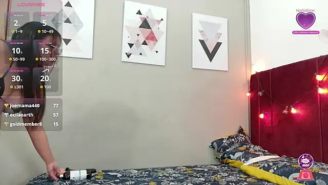 innocenthazel online show from February 15, 7:32 pm