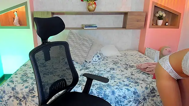 Lucia Brown  online show from March 22, 6:25 pm