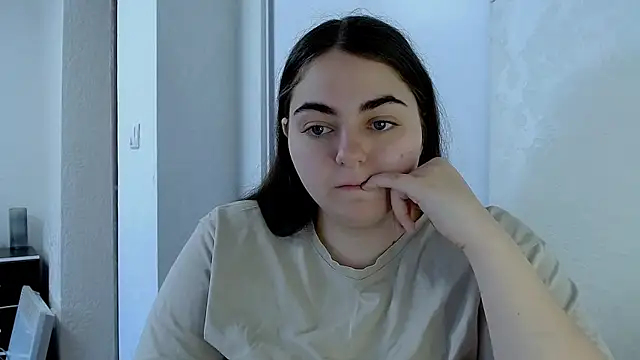 Snapshot of kitsune_8 chatting on May 2, 7:46 am kitsune 8 online show from May 2, 7:46 am