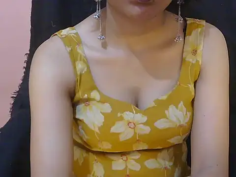 Snapshot of Cute_Pihu01 chatting on May 17, 6:48 pm Cute Pihu01 online show from May 17, 6:48 pm
