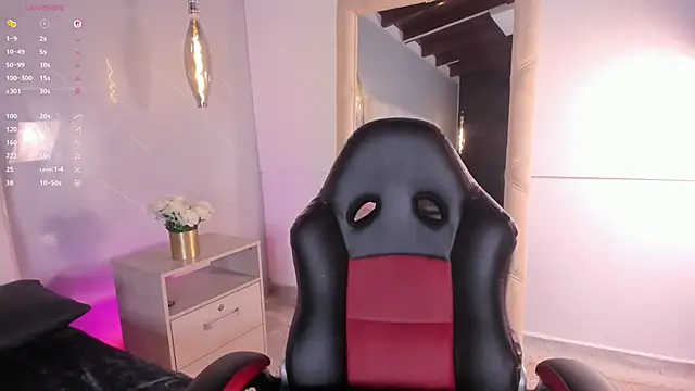 Keyla lage online show from December 2, 8:15 pm