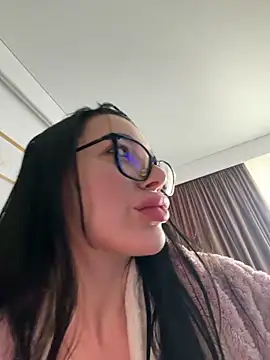 Mia Splash online show from February 1, 10:25 am