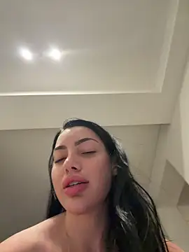Snapshot of Mia_Splash chatting on June 3, 8:36 pm Mia Splash online show from June 3, 8:36 pm