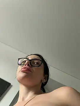 Snapshot of Mia_Splash chatting on July 8, 2:10 pm Mia Splash online show from July 8, 2:10 pm