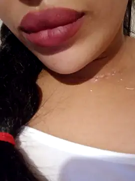 Snapshot of Sexlove1xo chatting on November 6, 2:34 am Sexlove1xo online show from November 6, 2:34 am