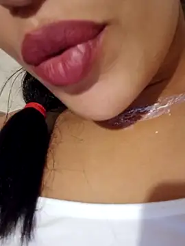 Snapshot of Sexlove1xo chatting on November 6, 3:24 pm Sexlove1xo online show from November 6, 3:24 pm