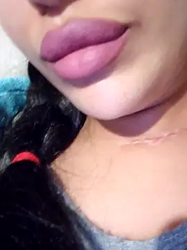 Snapshot of Sexlove1xo chatting on November 22, 10:25 am Sexlove1xo online show from November 22, 10:25 am