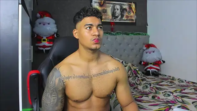 luigi hot  online show from December 16, 5:40 pm