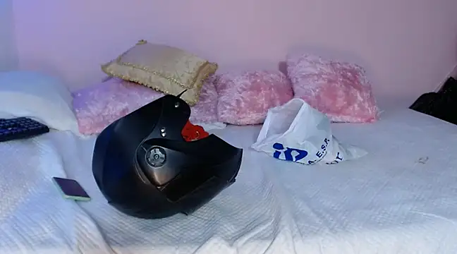 Maddy Jhonsson online show from March 3, 9:37 pm