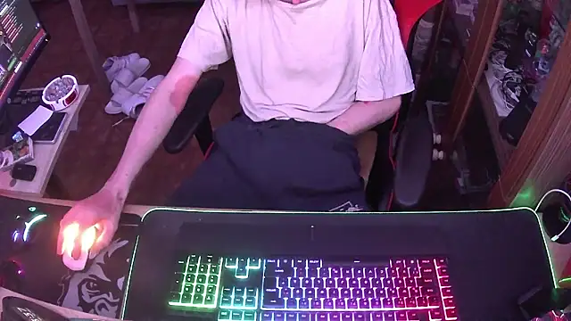 Snapshot of DerGeileLoveboy chatting on March 10, 2:39 am DerGeileLoveboy online show from March 10, 2:39 am