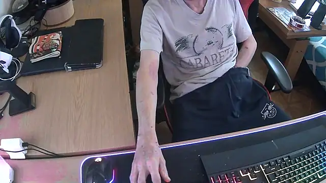 Snapshot of DerGeileLoveboy chatting on September 12, 10:15 am DerGeileLoveboy online show from September 12, 10:15 am