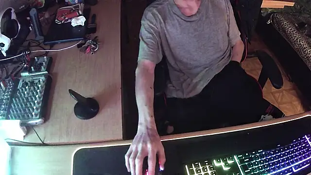 Snapshot of DerGeileLoveboy chatting on October 2, 1:23 am DerGeileLoveboy online show from October 2, 1:23 am