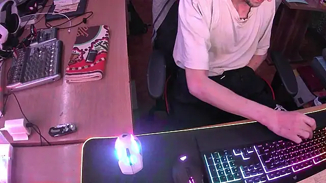 Snapshot of DerGeileLoveboy chatting on October 10, 5:28 am DerGeileLoveboy online show from October 10, 5:28 am