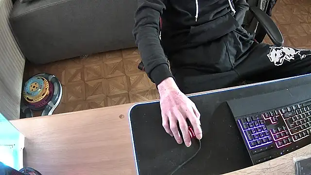 Snapshot of DerGeileLoveboy chatting on October 21, 10:38 am DerGeileLoveboy online show from October 21, 10:38 am