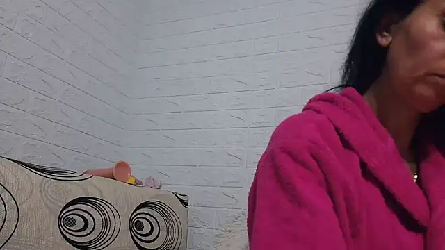 Snapshot of Ramona870 chatting on May 10, 8:36 pm Ramona870 online show from May 10, 8:36 pm