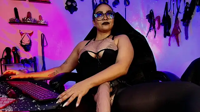 veresskaardila77 online show from March 6, 1:51 pm