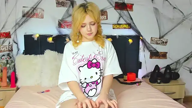 Snapshot of EmilyAngells chatting on October 28, 10:41 am EmilyAngells online show from October 28, 10:41 am