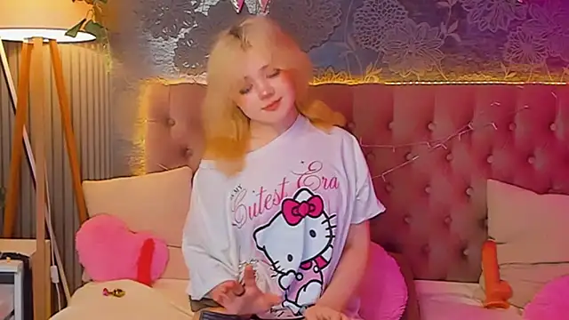 EmilyAngells online show from April 22, 6:16 am