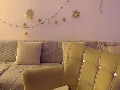 Snapshot of YourfantasyGiuly chatting on June 7, 10:24 pm YourfantasyGiuly online show from June 7, 10:24 pm