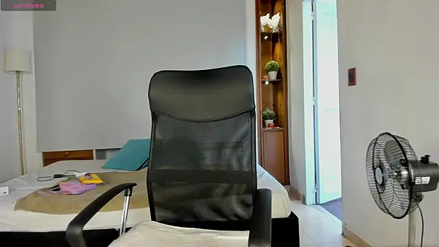 Ivaannaa  online show from February 23, 11:55 am