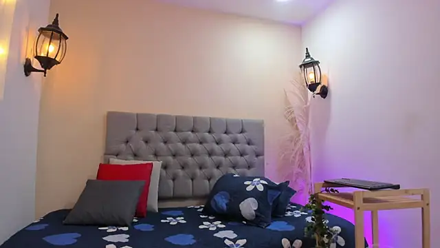 Maite Smith  online show from April 14, 1:39 pm