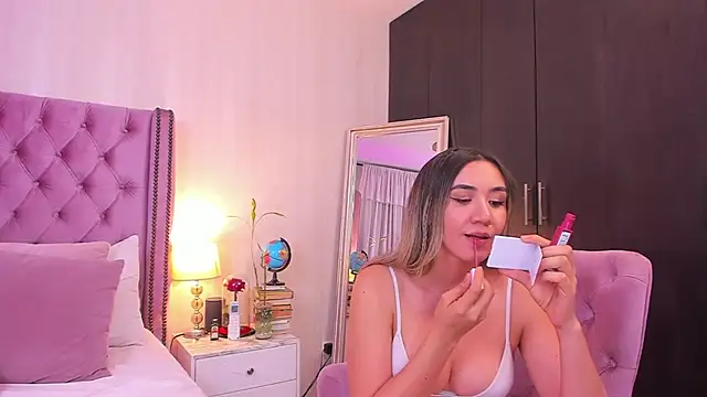 natashaleightt online show from March 5, 11:49 pm