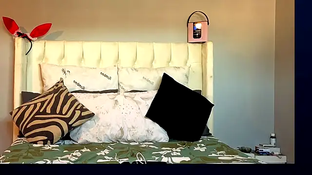 ebonylover1 online show from February 18, 8:32 am