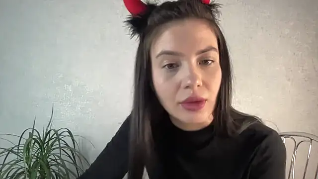 Just Scarlet  online show from March 14, 11:23 am