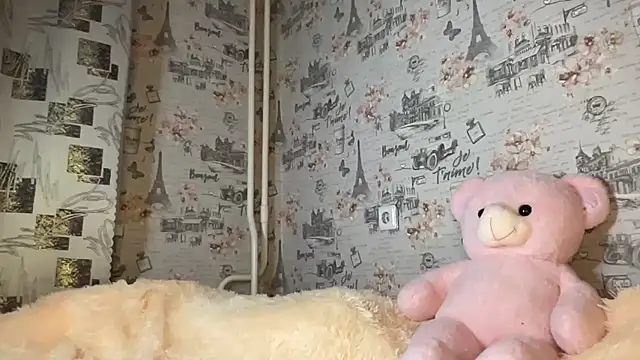 Just Scarlet  online show from March 22, 3:31 pm