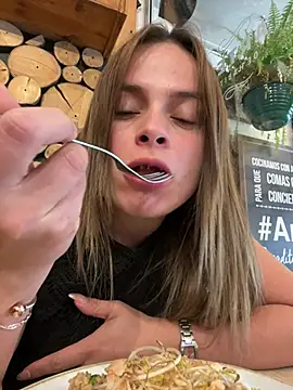 Snapshot of gynna_kimera chatting on March 11, 7:14 pm gynna kimera online show from March 11, 7:14 pm