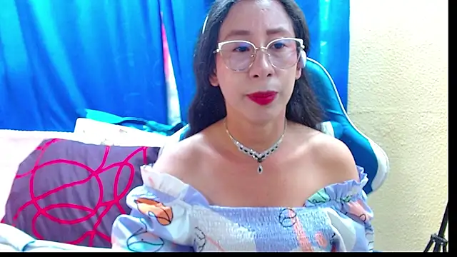 Gia leinn online show from July 21, 8:00 pm