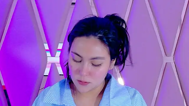 Snapshot of Emily_Black1 chatting on May 19, 11:22 pm Emily Black1 online show from May 19, 11:22 pm