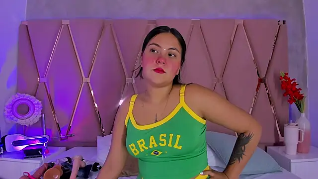 Snapshot of Emily_Black1 chatting on June 9, 11:27 pm Emily Black1 online show from June 9, 11:27 pm