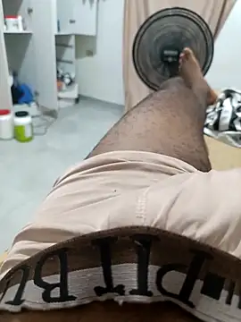 Snapshot of douglassilvadls chatting on February 21, 10:15 pm douglassilvadls online show from February 21, 10:15 pm