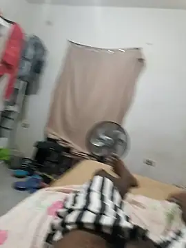 Snapshot of douglassilvadls chatting on March 22, 6:33 am douglassilvadls online show from March 22, 6:33 am