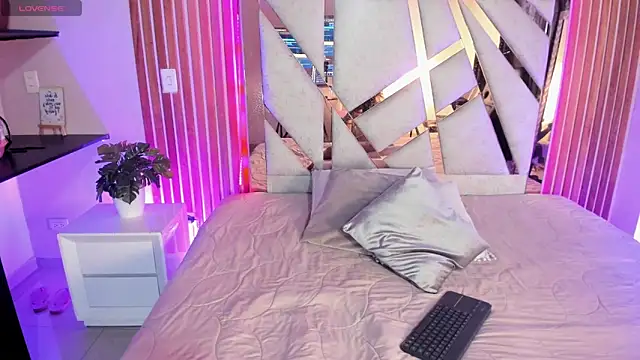 sweetviolet   online show from March 15, 12:45 pm