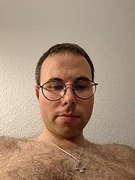 Snapshot of Simonudist chatting on December 18, 8:59 pm Simonudist online show from December 18, 8:59 pm