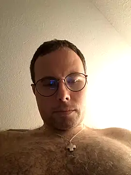 Snapshot of Simonudist chatting on February 4, 10:26 pm Simonudist online show from February 4, 10:26 pm