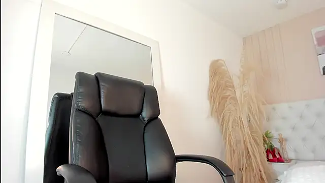 Snapshot of CHANELL_11INCHES chatting on March 19, 11:03 pm CHANELL 11INCHES online show from March 19, 11:03 pm