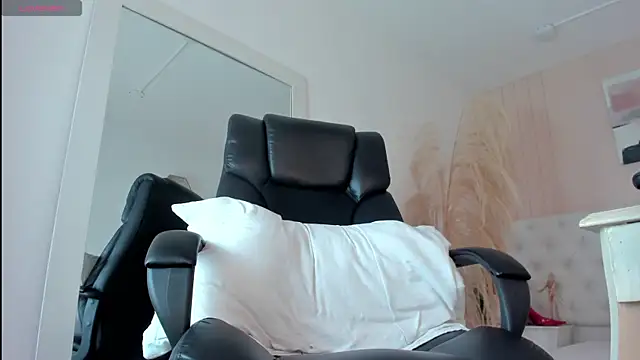 Snapshot of CHANELL_11INCHES chatting on March 21, 8:29 pm CHANELL 11INCHES online show from March 21, 8:29 pm