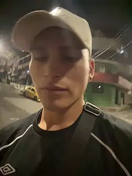 Snapshot of MaxxxSteil chatting on March 12, 3:57 am MaxxxSteil online show from March 12, 3:57 am