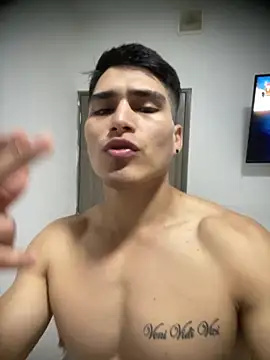 Snapshot of MaxxxSteil chatting on March 17, 8:29 am MaxxxSteil online show from March 17, 8:29 am