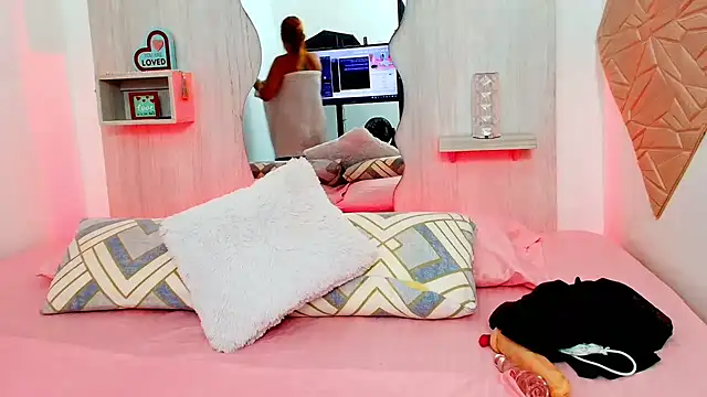 Snapshot of ZaraRousse chatting on September 11, 3:06 am ZaraRousse online show from September 11, 3:06 am