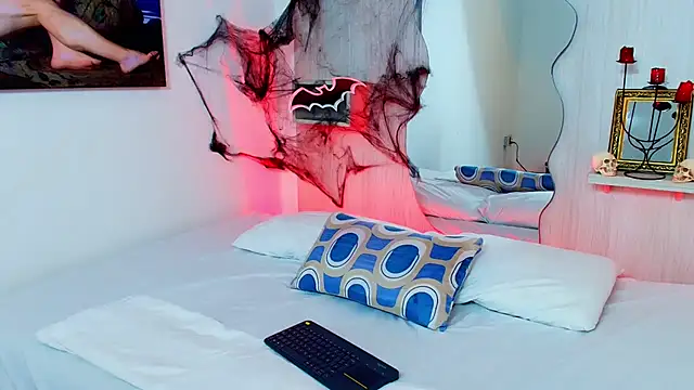 Snapshot of ZaraRousse chatting on October 19, 10:21 pm ZaraRousse online show from October 19, 10:21 pm