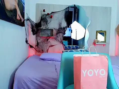 Snapshot of ZaraRousse chatting on October 26, 3:23 am ZaraRousse online show from October 26, 3:23 am