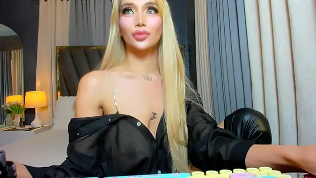 Snapshot of KylieSonique chatting on June 14, 3:19 am KylieSonique online show from June 14, 3:19 am