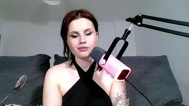 Della Ideal online show from March 13, 9:26 pm