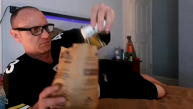 Snapshot of PornStro921 chatting on March 4, 5:11 am PornStro921 online show from March 4, 5:11 am