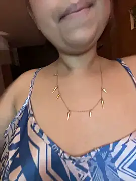 KiaraCut online show from April 8, 10:32 pm